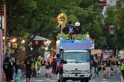 高知県のよさこいチーム「チームうしのす家」