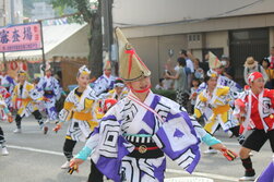 高知県のよさこいチーム「祭三代・IKU!」