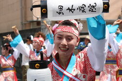 高知県のよさこいチーム「細木病院グループよさこい踊り子隊」