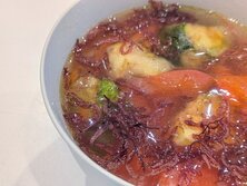 熱々トマトとズッキーニのフノリスープ